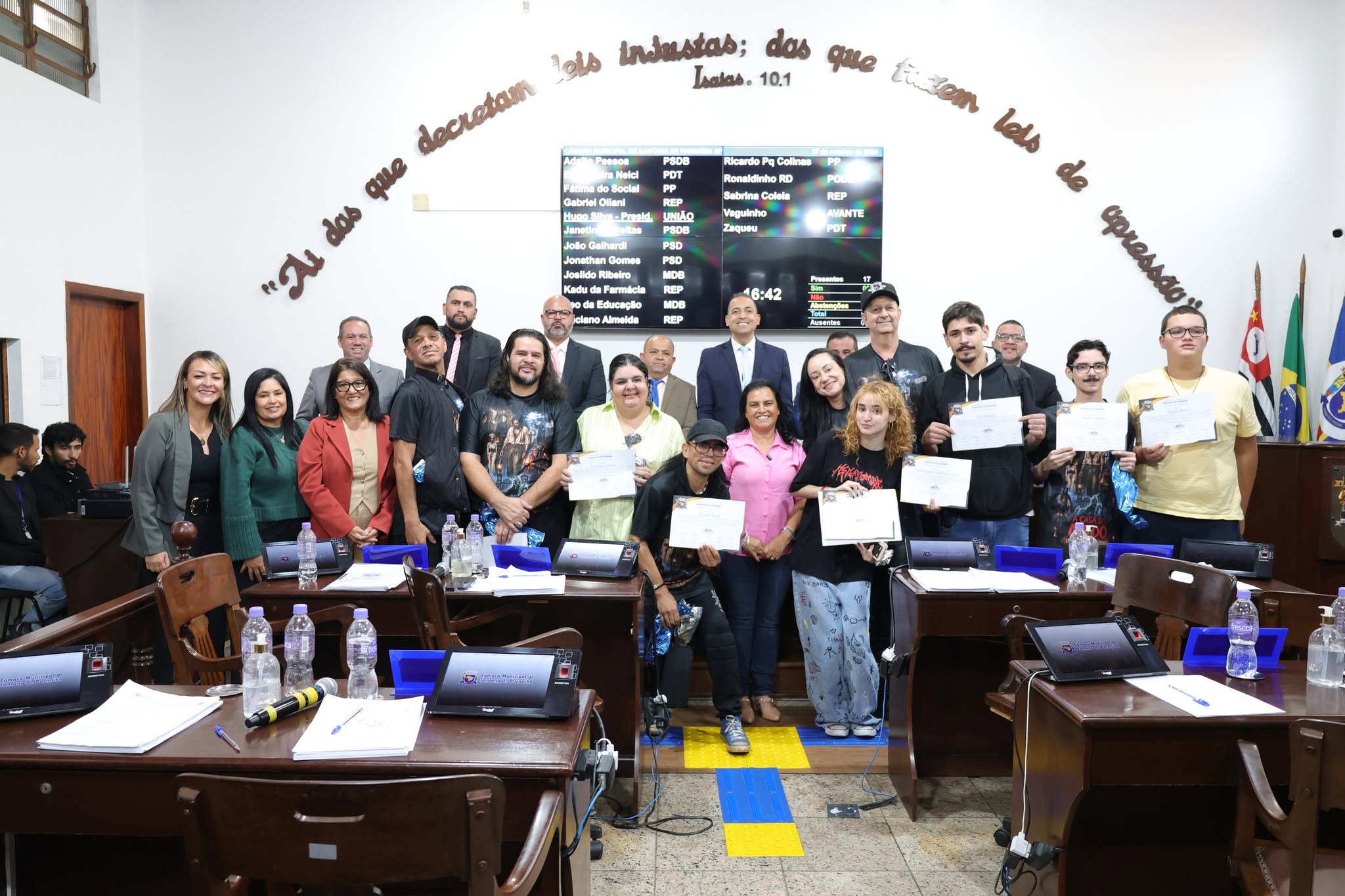Câmara de Santana de Parnaíba realiza 33ª Sessão Ordinária com votação de projetos e homenagens